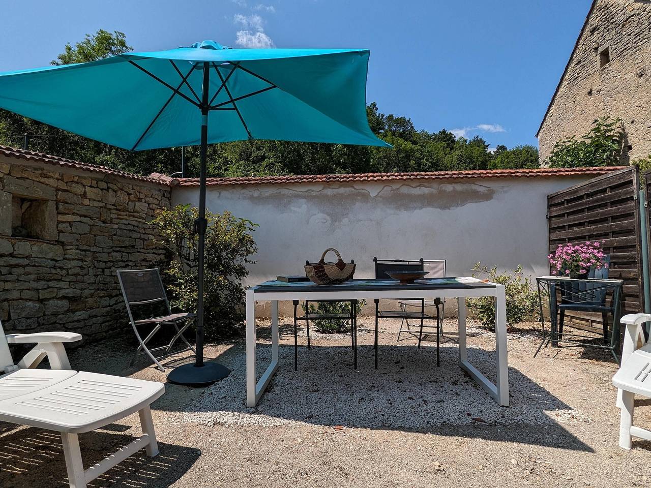 Renoviertes Dorfhaus mit privatem Hof und Parkplatz in Quincy-le-Vicomte, Montbard und Umgebung