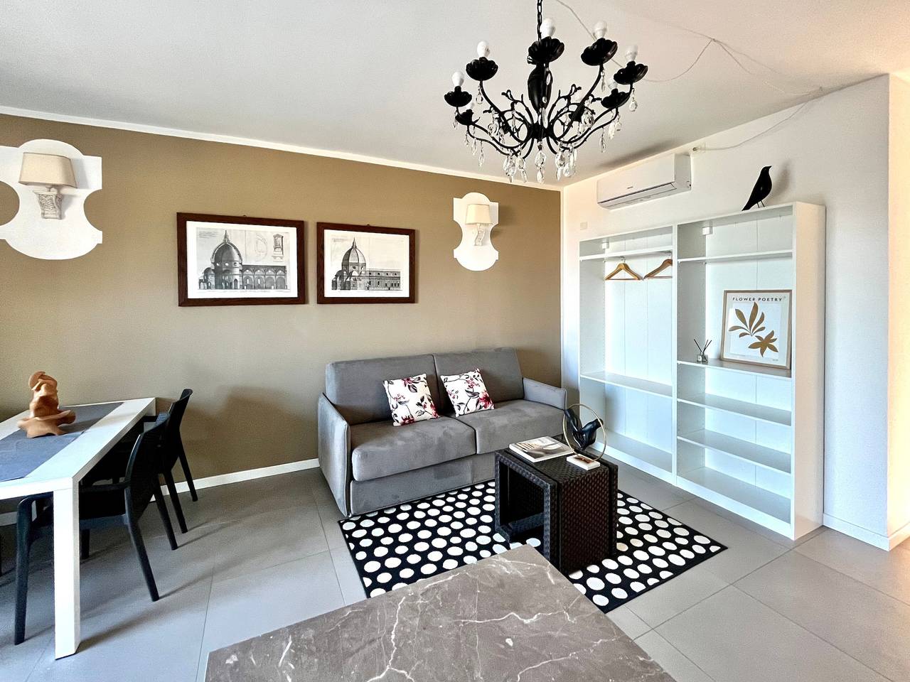 Ganze Wohnung, „Panoramic Apartment“ mit Seeblick, Wlan, Klimaanlage und privatem Parkplatz in Padenghe sul Garda, Gardasee-Berge