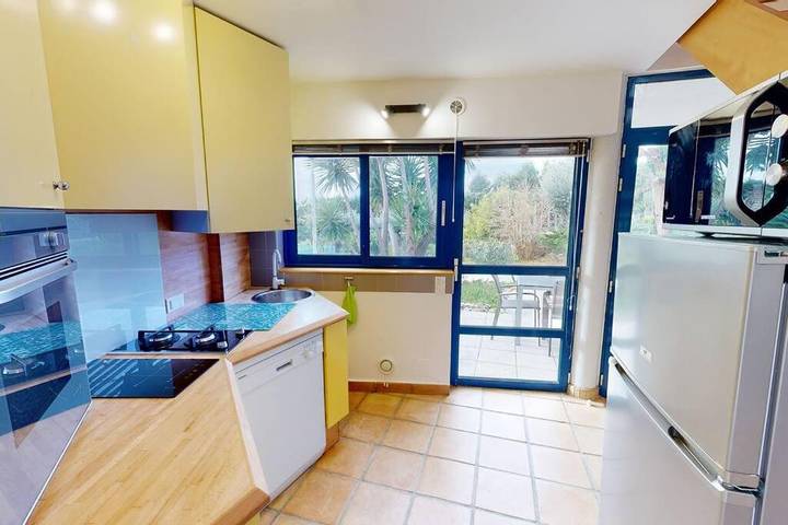 Location de vacances pour 4 personnes, avec vue et terrasse ainsi que piscine et sauna à Saint-Guiraud - 3