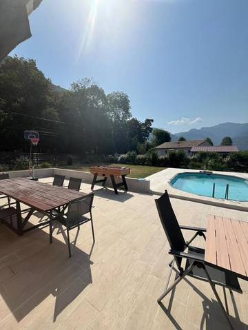 Gîte pour 6 personnes, avec vue ainsi que piscine et terrasse dans Chaum