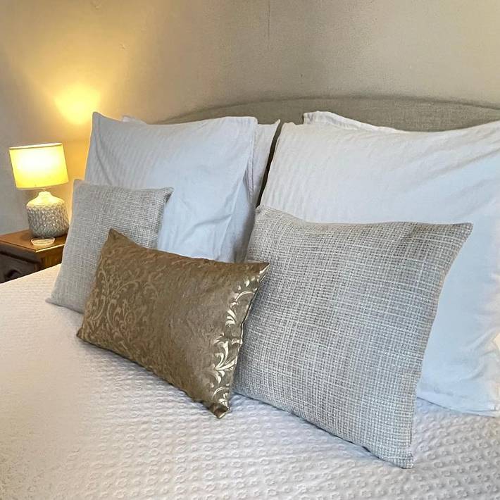 Location de vacances pour 2 personnes, avec vue et jardin à Saint-Loup-Hors - 2