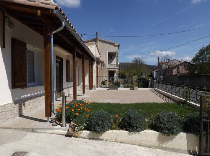 Gîte pour 4 personnes, avec terrasse et jardin