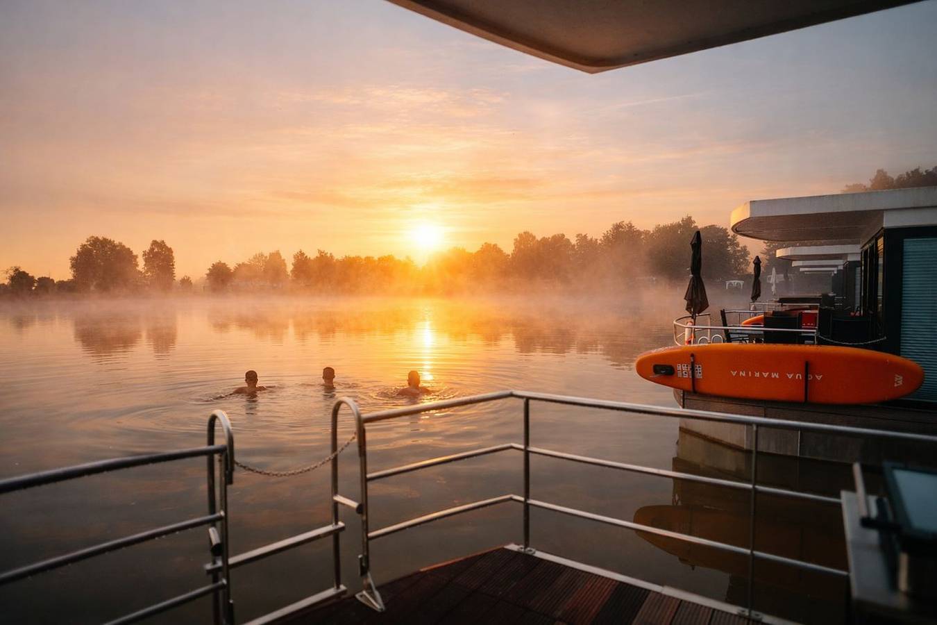 Floatinghouse Goldener Anker: Seeblick, Terrasse & Natur für 4 Gäste in Höxter, Kreis Höxter