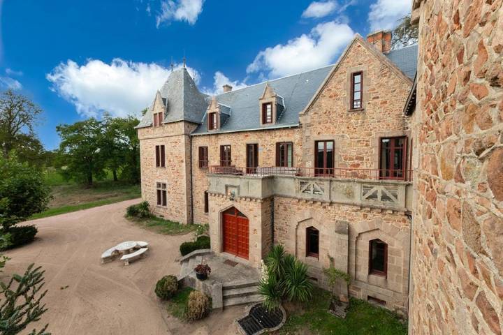 Location de vacances pour 15 personnes, avec vue ainsi que jardin et piscine, animaux acceptés à Barrais-Bussolles - 3