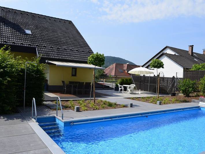 Ferienhaus für 2 Personen, mit Garten und Terrasse sowie Pool