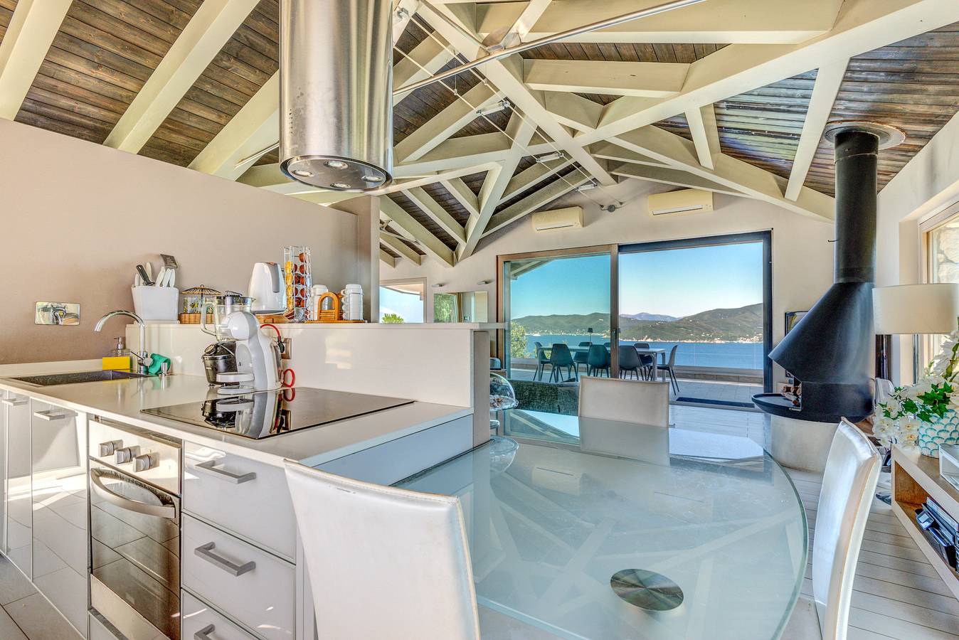 Villa 'Alessia' with Sea View, Wi-Fi and Air Conditioning in Marciana Marina, Elba