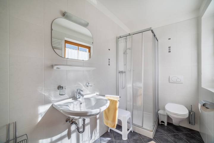 Ganze Wohnung, Ferienwohnung "Parigger Apt Zirbe" mit Privatem Balkon, Gemeinschaftsgarten und Wlan in Bichl (Ratschings), Ratschings