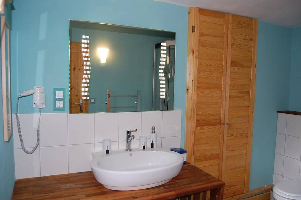 Ganze Wohnung, Protected house with large garden for 2-3 or 4-6 guests on request in Schmatzin, Vorpommern Greifswald