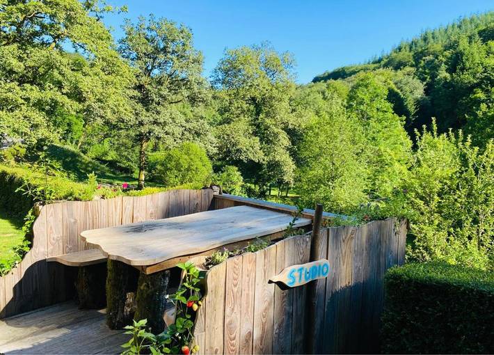 Gîte pour 2 personnes, avec jardin ainsi que vue et vue sur le lac, animaux acceptés à Saint-Hilaire-les-Courbes