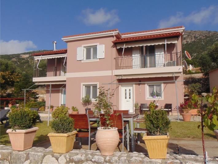 Vacation rental for 3 people, with yard in Kefalonia