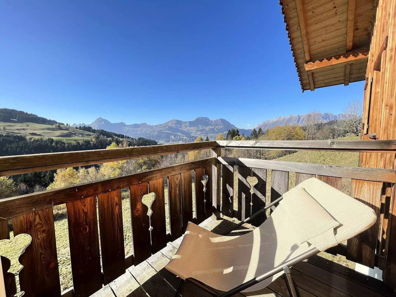 Entire apartment, Apartment La ferme des Frosses - beautiful mountain views in Notre-Dame-de-Bellecombe, Albertville region