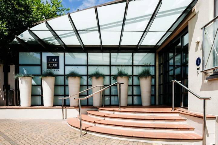 Hôtel pour 10 personnes, avec jacuzzi ainsi que piscine et jardin dans Îles Anglo-Normandes - 2