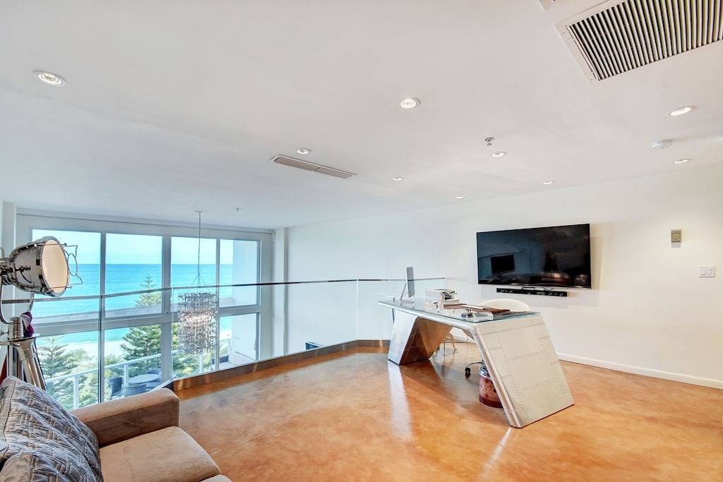 Ganze Wohnung, Sumptuous Beachfront Miami Beach Suite (2070 sq. Ft. / 192 m2) in Atlantic Heights, Miami Beach
