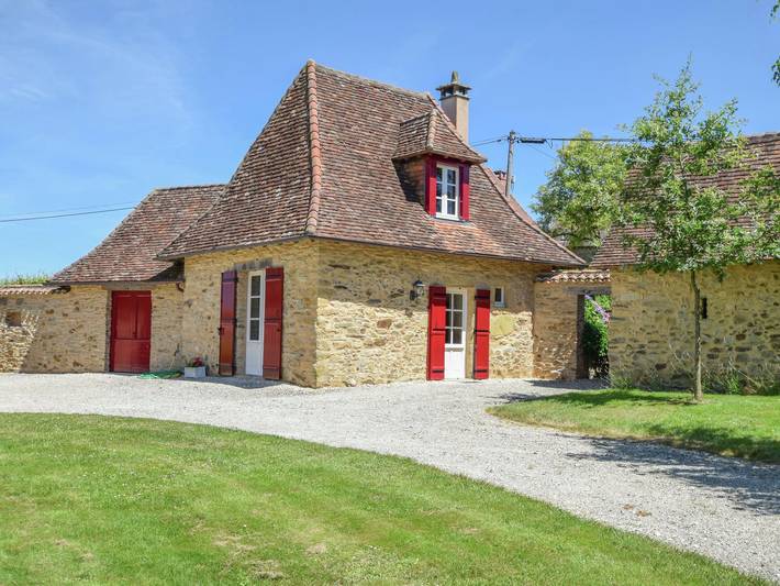 Location de vacances pour 12 personnes, avec piscine et jardin, animaux acceptés à Saint-Médard-d'Excideuil - 2