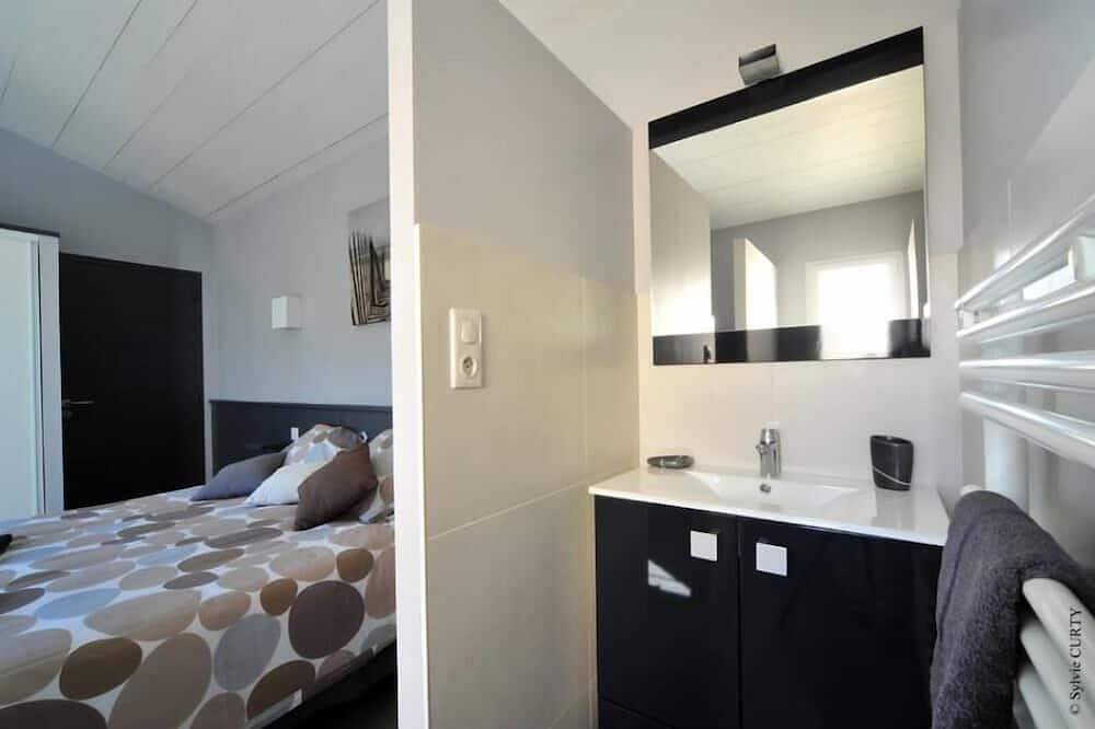 5min walk from the north beach, modern villa with private heated pool in Rivedoux-Plage, Ile de Re