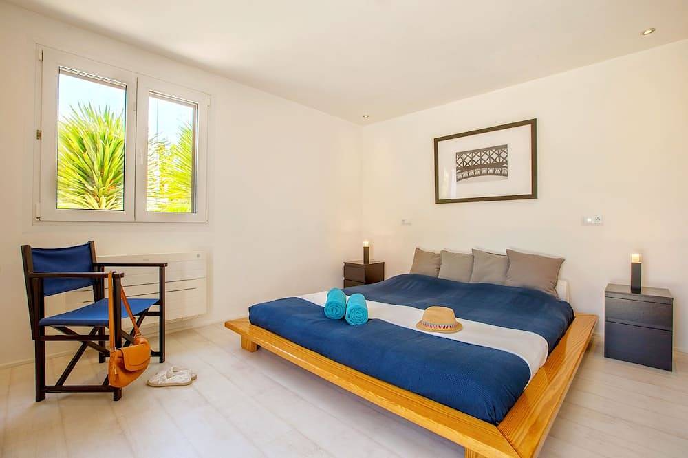 Casa Pura con vistas al mar: lujosa casa de vacaciones con bañera de hidromasaje y conexión inalámbrica a internet gratuita in Cala Blava, Lluchmayor