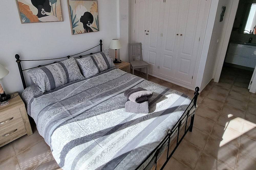 Entire apartment, South Facing Apartment, Fantastic Sea Views,Terrace, 300m beach in Playa de las Ventanicas, Mojácar