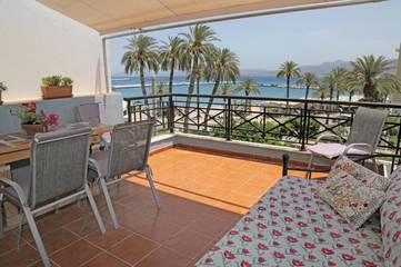Gîte pour 2 personnes, avec vue et balcon dans Sitía