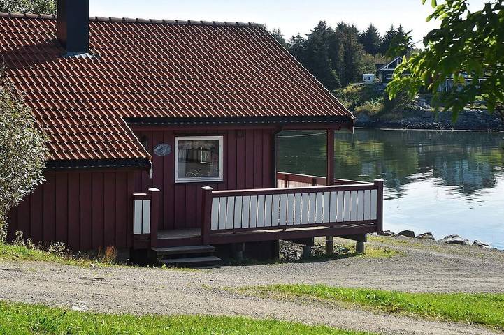 Ferienhaus für 6 Personen, mit Terrasse und Garten in Fræna