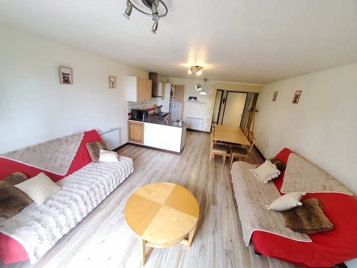Location de vacances pour 8 personnes, avec Terrasse ainsi que Jardin et Vue sur le lac dans Lac des Hermines