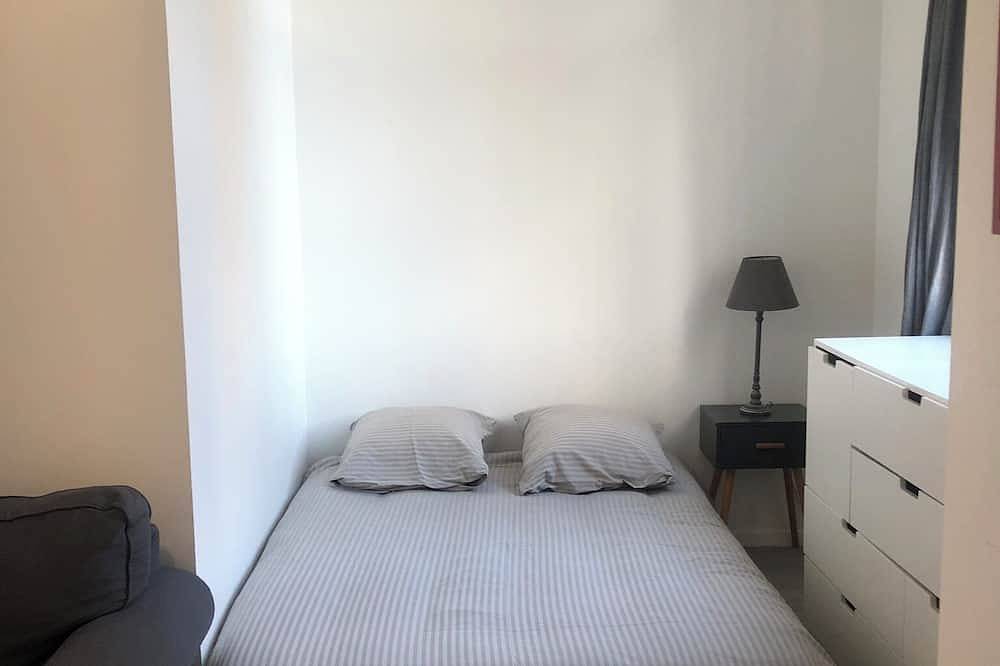 Apartamento entero, Studio 30 m2 Eaubonne with private parking - 25 minutes from Paris in Eaubonne, Valle del Oise