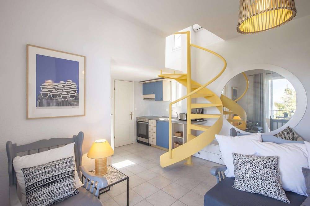 Apartamento entero, Alterra Vita Apartments: Apartment with Attic and sunset view in Neos Marmaras, Sithonia Peninsula