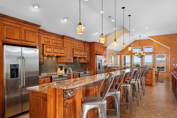 Vacation rental for 34 people, with balcony and hot tub in Outer Banks