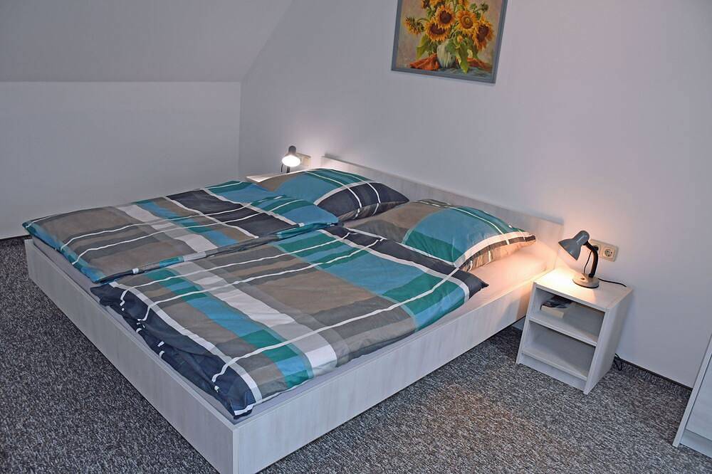 Ganze Wohnung, Ferienwohnung Tilda mit Terrasse - Ferienwohnungen Udars auf Rügen in Schaprode, Rügen