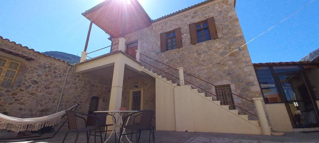 Location de vacances pour 4 personnes, avec vue et terrasse dans Leonidion - 2