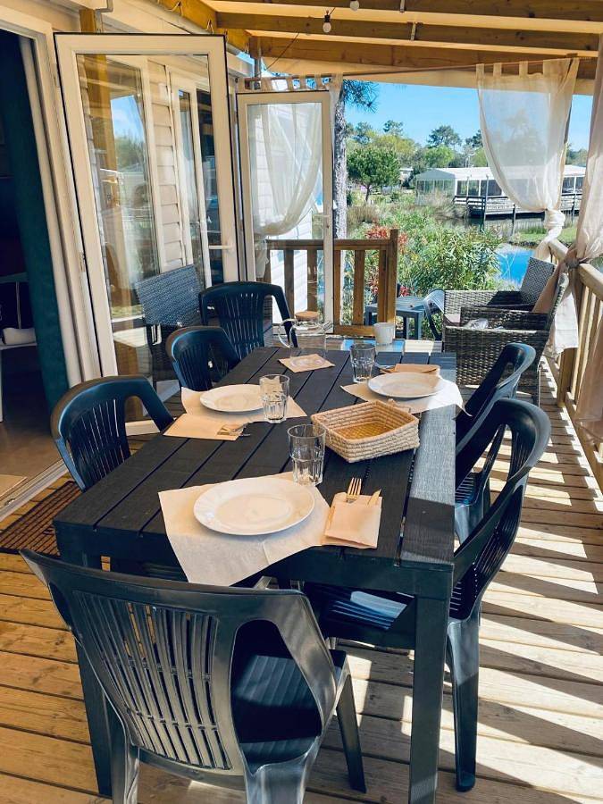 Mobilhome 8 personnes cosy tout équipé avec vue sur bassin, cap ferret in Lège-Cap-Ferret, Région d'Arcachon
