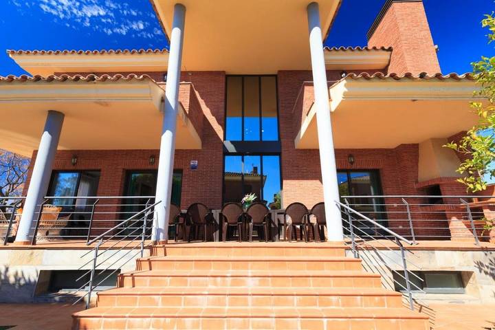 Villa pour 18 personnes, avec piscine et jardin ainsi que sauna et jacuzzi à Salou - 2