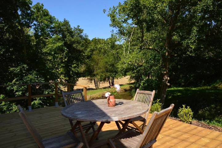 Location de vacances pour 4 personnes, avec vue ainsi que jardin et terrasse à Saint-Hilaire-des-Landes - 3