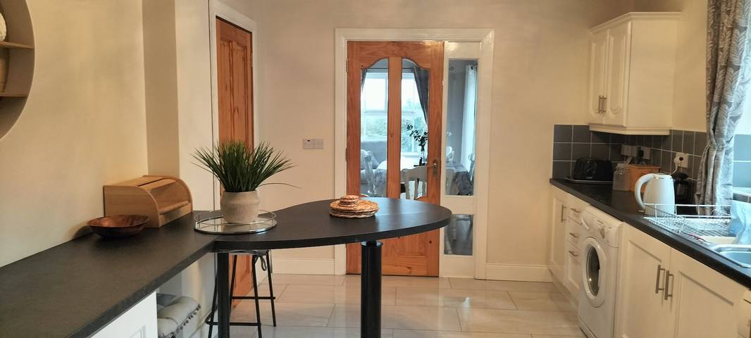 Ferienhaus für 10 Personen, mit Garten und Seeblick sowie Terrasse, kinderfreundlich in Irland - 2