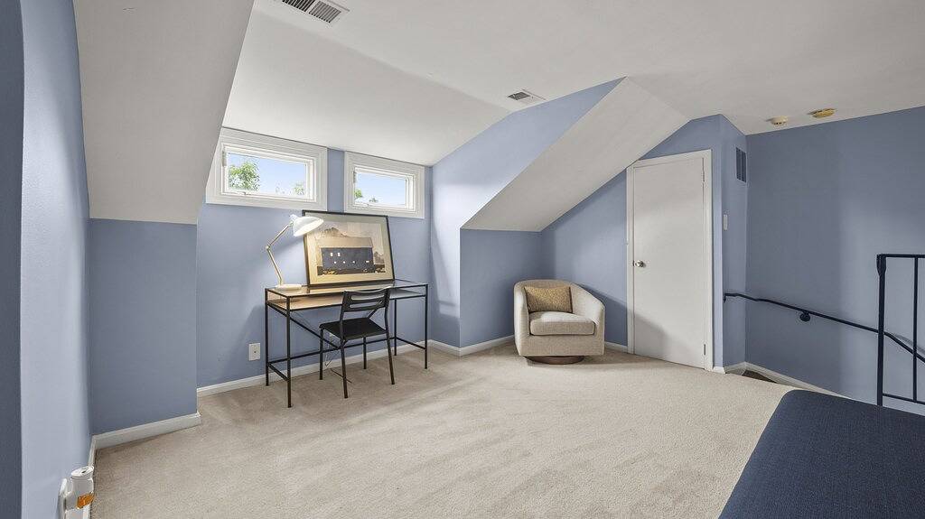 Beautiful 3-Bdrm Home <> Park 2 Cars <> King Bed in Alexandria (VA), Alexandria City