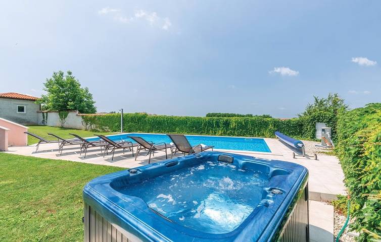 Ferienhaus für 12 Personen, mit Balkon/Terrasse und Pool in Nova Vas - 3