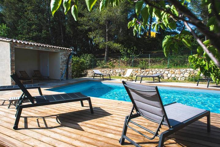 Location de vacances pour 2 personnes, avec vue ainsi que jardin et piscine à Roquevaire - 2