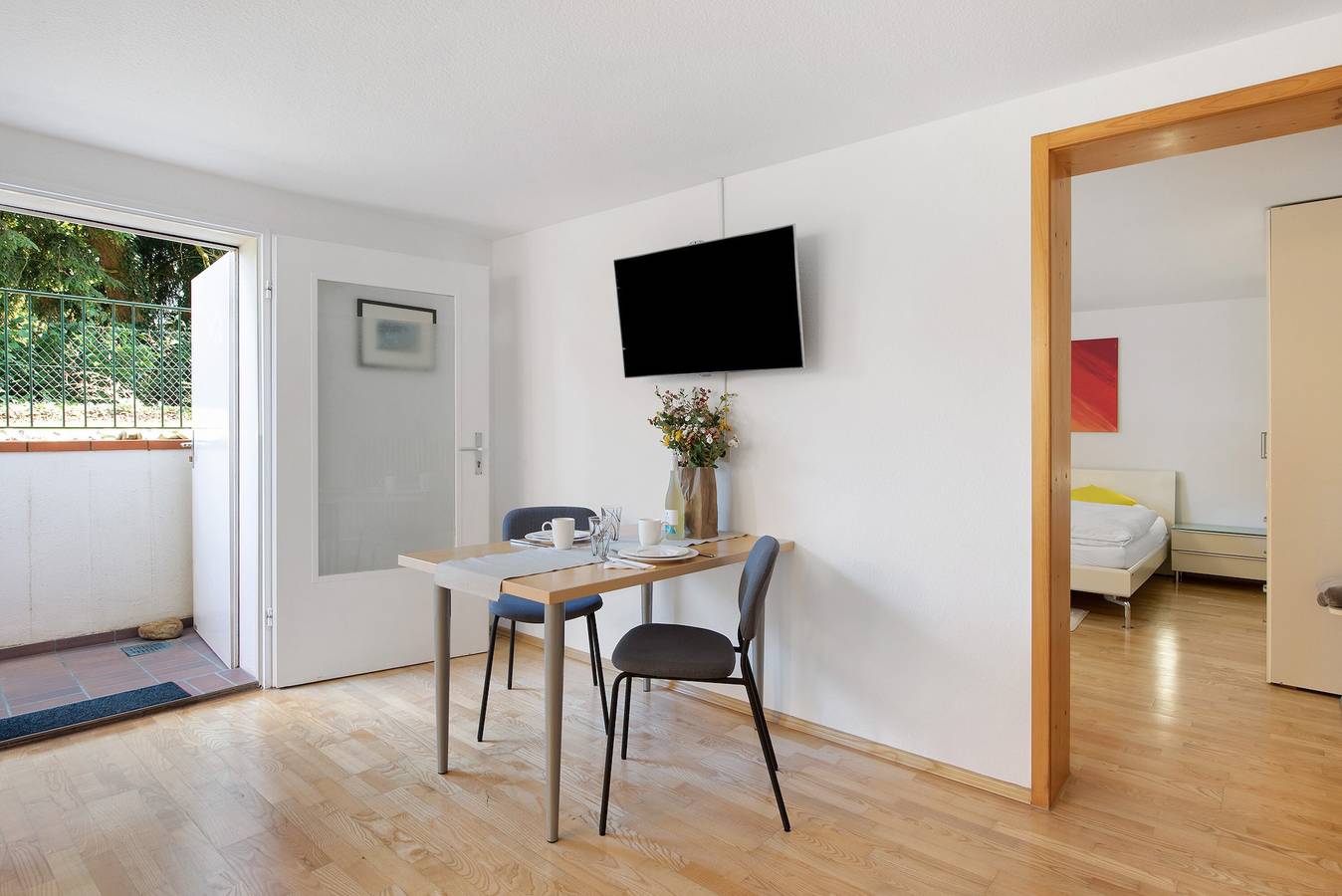 Ganze Wohnung, Ferienwohnung 'Souterrain' mit Privatterrasse, Gemeinschaftsgarten und Wi-Fi in Immenstaad, Immenstaad am Bodensee