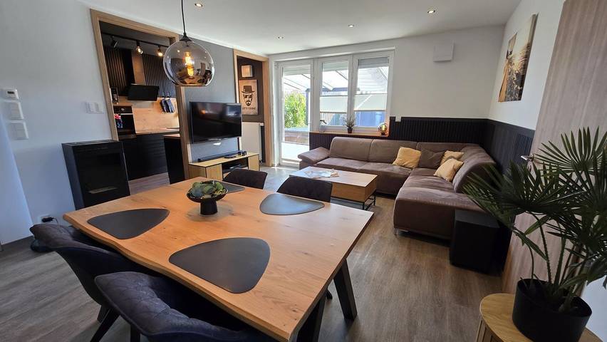 Ferienhaus für 4 Personen, mit Whirlpool und Terrasse