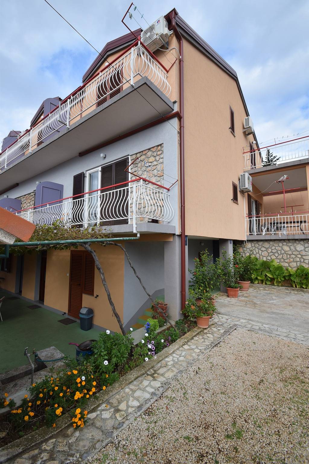 Ganze Wohnung, 1-Zimmer-Ferienwohnung mit Terrasse und Meerblick Starigrad, Paklenica A-6594-b in Starigrad Paklenica, Starigrad
