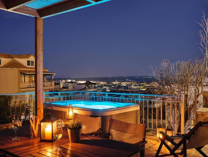 Ferienhaus für 7 Personen, mit Balkon und Whirlpool sowie Terrasse und Garten in Zakynthos Stadt - 2