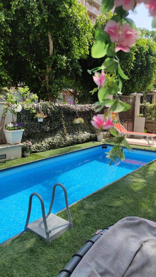 Apartamento de vacaciones para 5 personas, con vistas además de jardín y piscina - 1