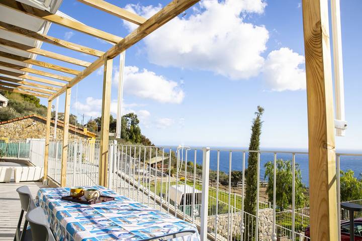 Appartamento intero, Casa di Gemma - Nuovissimo alloggio vista mare con una camera da letto in Cipressa, Riviera di Ponente
