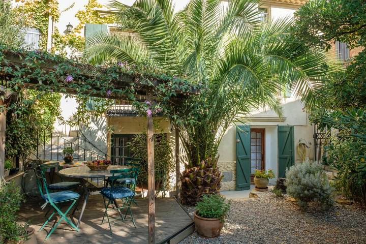 Gîte pour 8 personnes, avec jardin dans l' Aude