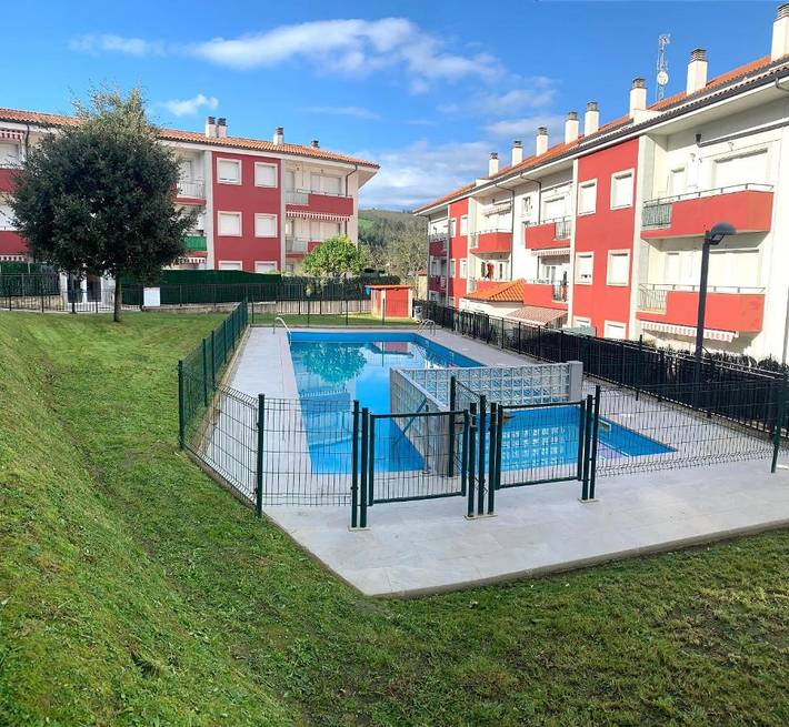 Apartamento para 5 personas, con piscina además de jardín y vistas en Ramales de la Victoria
