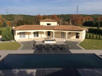 Gîte pour 2 personnes, avec jardin ainsi que vue et piscine à Cabriès