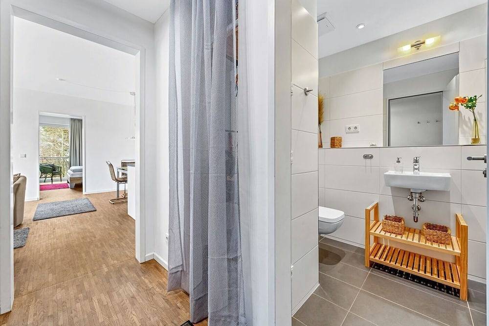 Ganze Wohnung, Schönes Apartment mit Balkon und Fußbodenheizung - nur 150 m zum Ostseestrand! - in Binz, Rügen