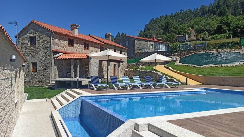 Apartamento para 16 personas, con Terraza y Jardín además de Piscina y Vistas en Cuntis
