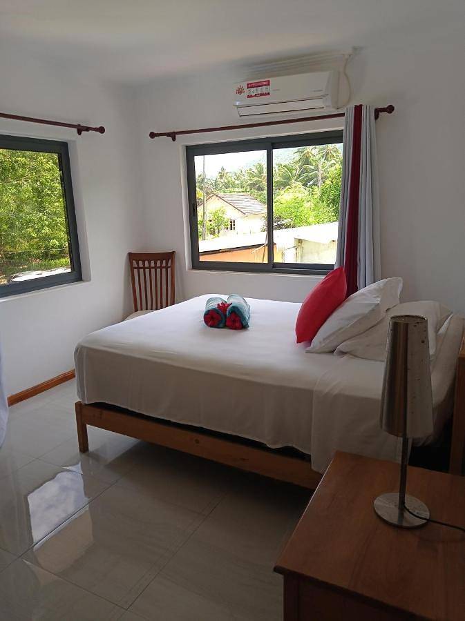 Gîte pour 4 personnes, avec jardin et vue dans Takamaka - 3