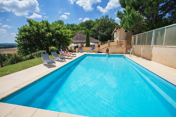 Maison de vacances pour 14 personnes, avec jardin ainsi que vue et piscine, animaux acceptés à Prigonrieux