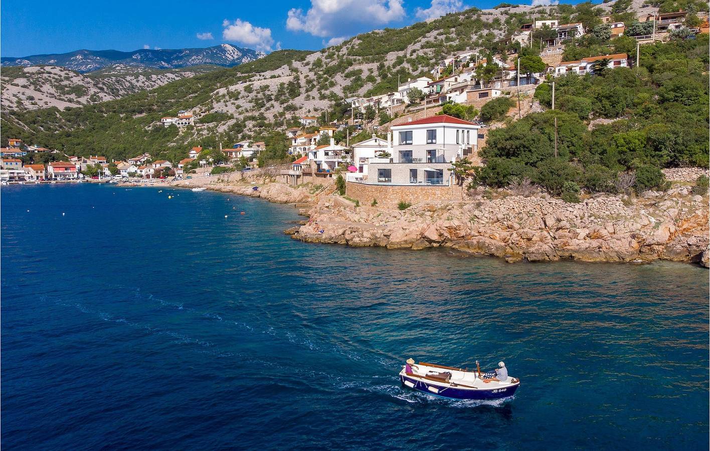 Modernes Apartment mit 2 Schlafzimmern, Pool, in Strandnähe und mit kostenlosen Parkplätzen in Kvarner Festland